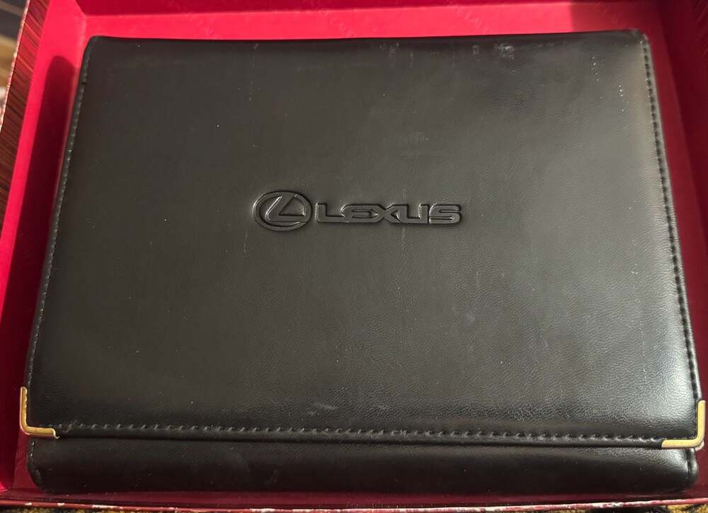 2002 Lexus ES 300 Owner's Manual with OEM Leather Case